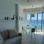 Sally's - Casa Blu * سانريمو